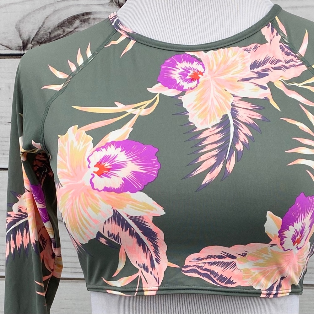 ROXY Castaway Floral Knotted Crop Rash Vest Top - Picture 5 of 8